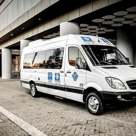 วินด์แฮม โบโกตา Hotel ภายนอก รูปภาพ Mercedes-Benz Sprinter