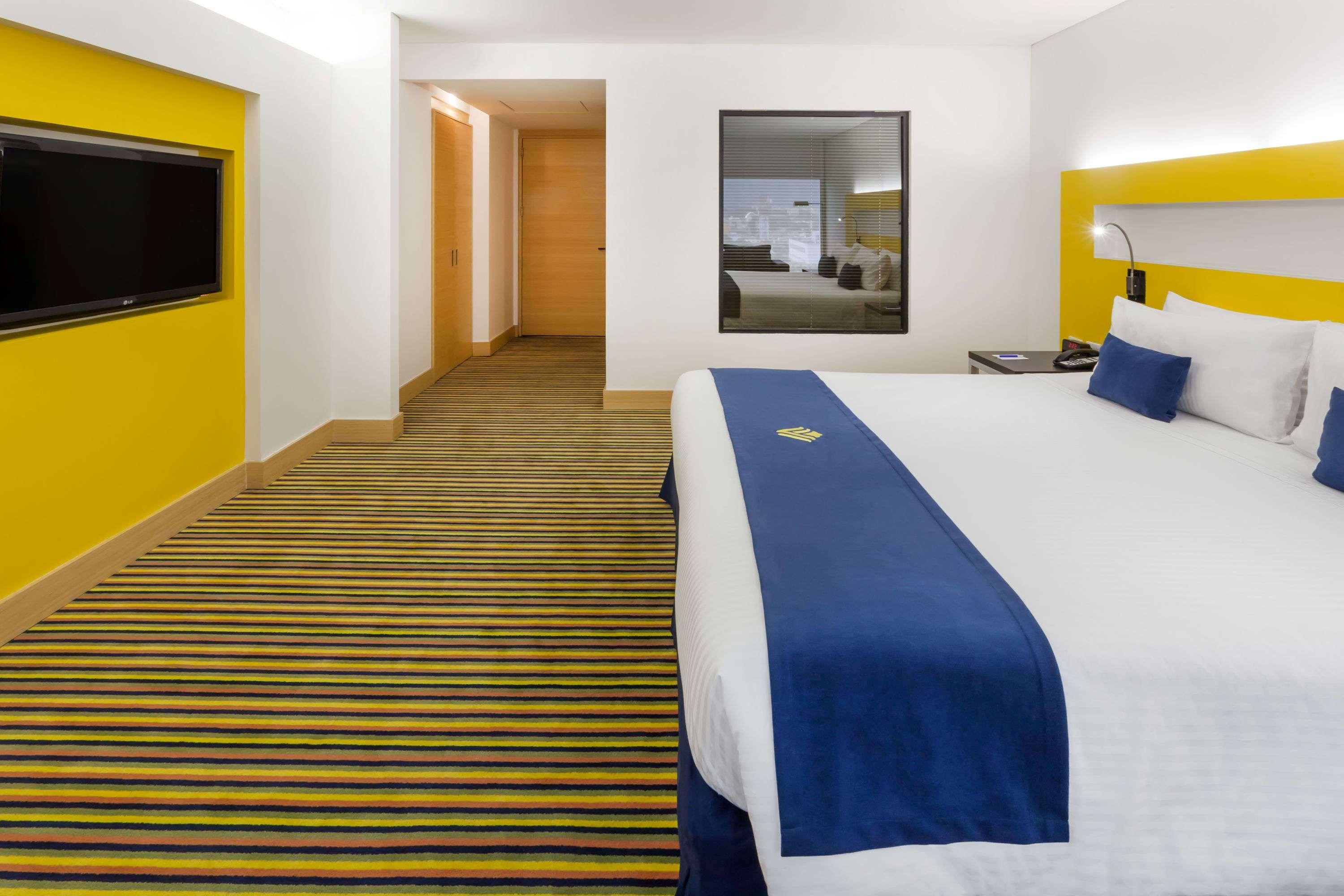 วินด์แฮม โบโกตา Hotel ภายนอก รูปภาพ A room at the hotel