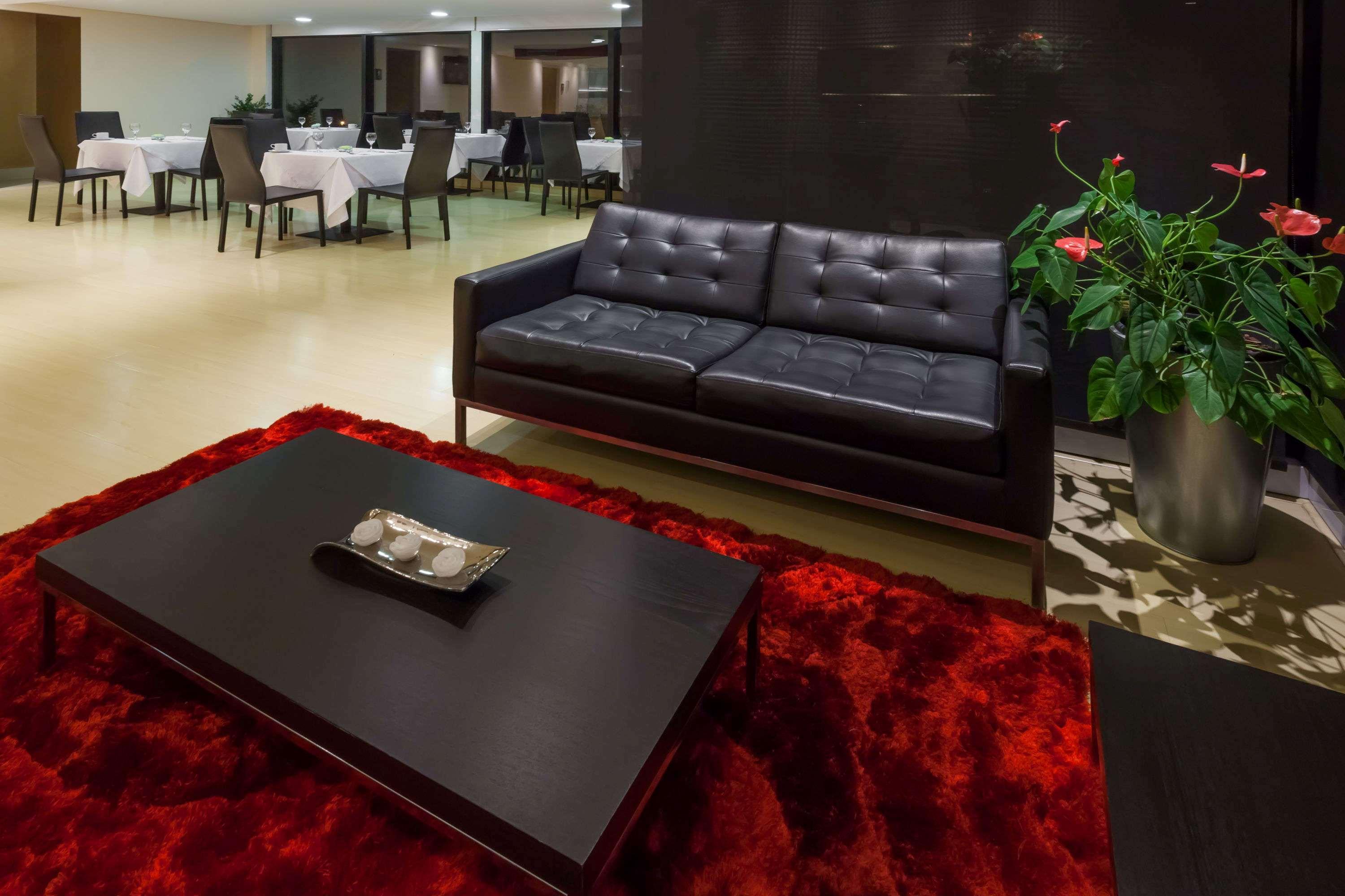 วินด์แฮม โบโกตา Hotel ภายนอก รูปภาพ The lounge at the airport