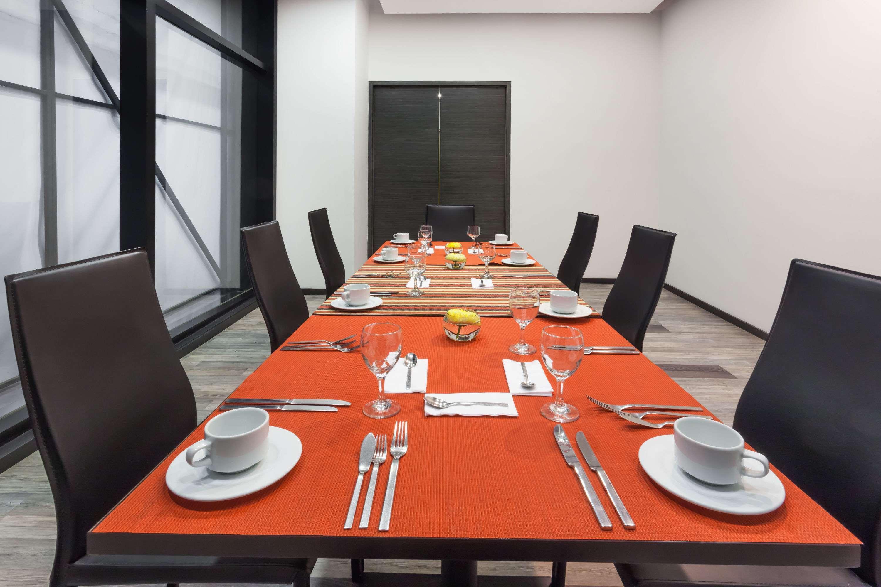 วินด์แฮม โบโกตา Hotel ภายนอก รูปภาพ A table set for a meal