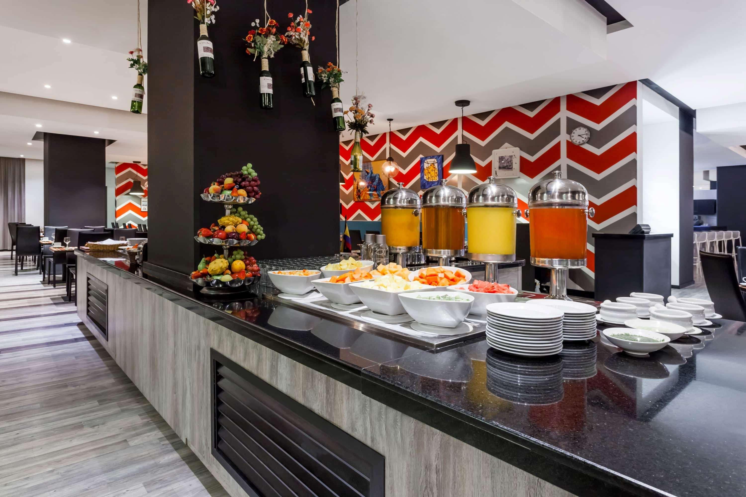 วินด์แฮม โบโกตา Hotel ภายนอก รูปภาพ The buffet at the hotel
