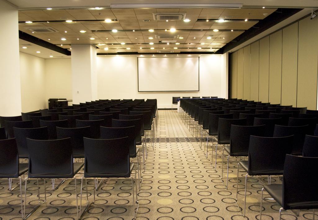 วินด์แฮม โบโกตา Hotel ภายนอก รูปภาพ A typical conference room