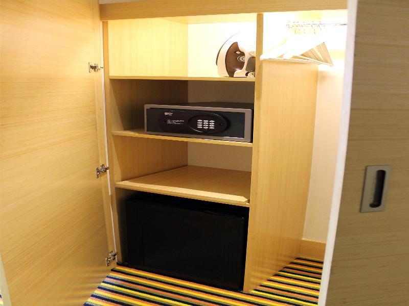 วินด์แฮม โบโกตา Hotel ภายนอก รูปภาพ A safe in a hotel room