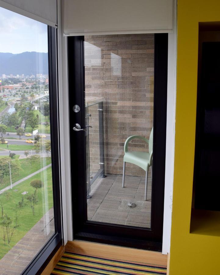 วินด์แฮม โบโกตา Hotel ภายนอก รูปภาพ A balcony in Bogotá, Colombia